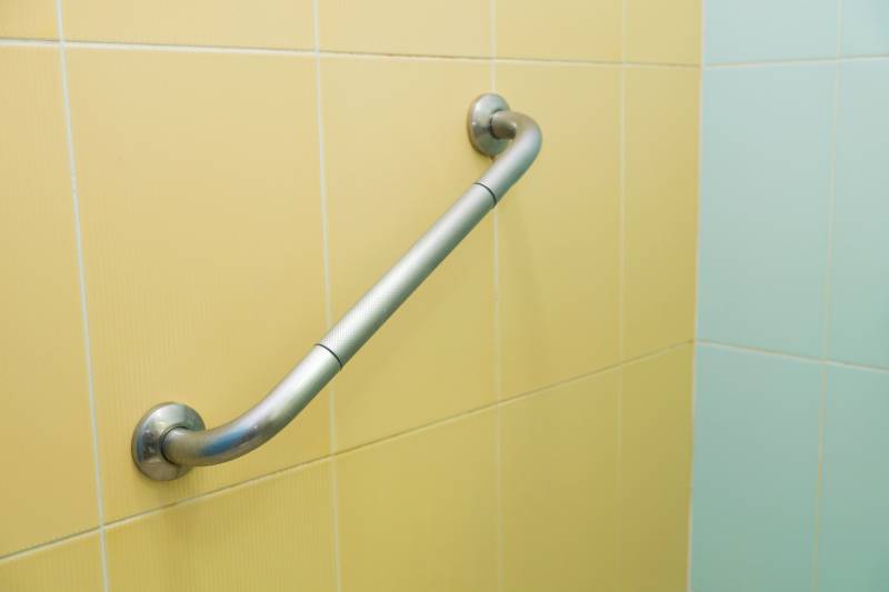 Acheter une barre d'appui toilette pour personnes âgées dans notre boutique proche Les Pennes-Mirabeau en PACA